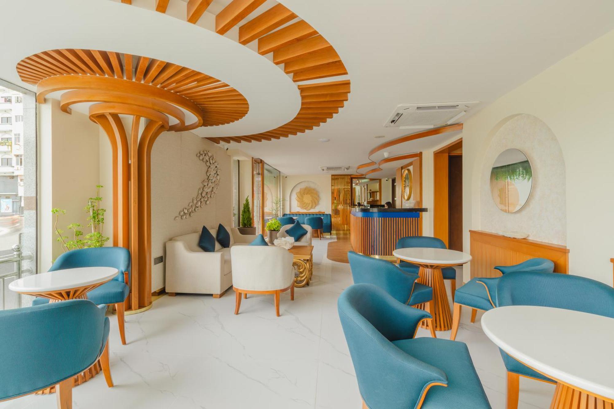 Umet Seaview Hotel With Free Airport Pick Up And Drop T&C Apply Malé Exteriör bild
