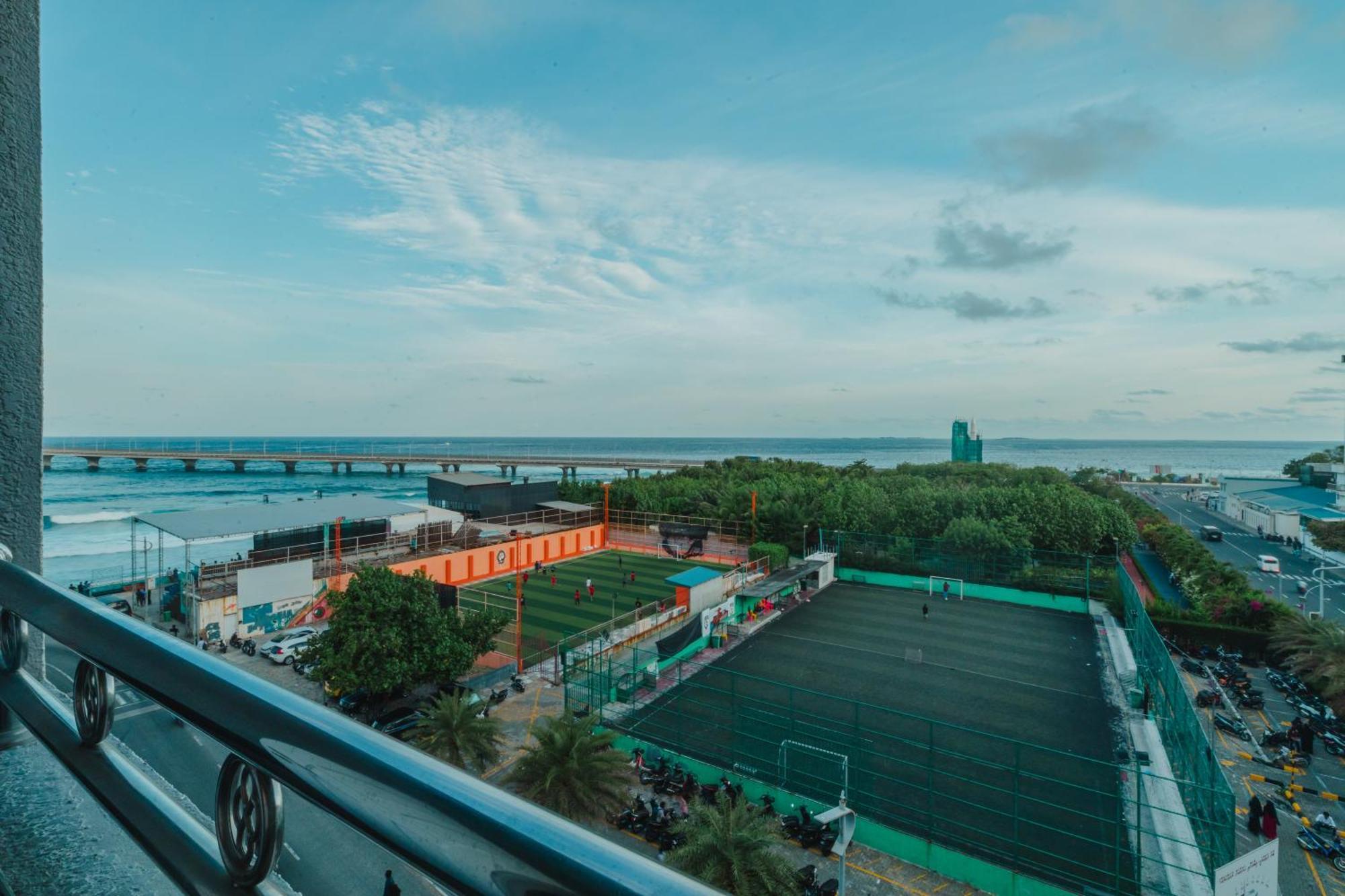 Umet Seaview Hotel With Free Airport Pick Up And Drop T&C Apply Malé Exteriör bild